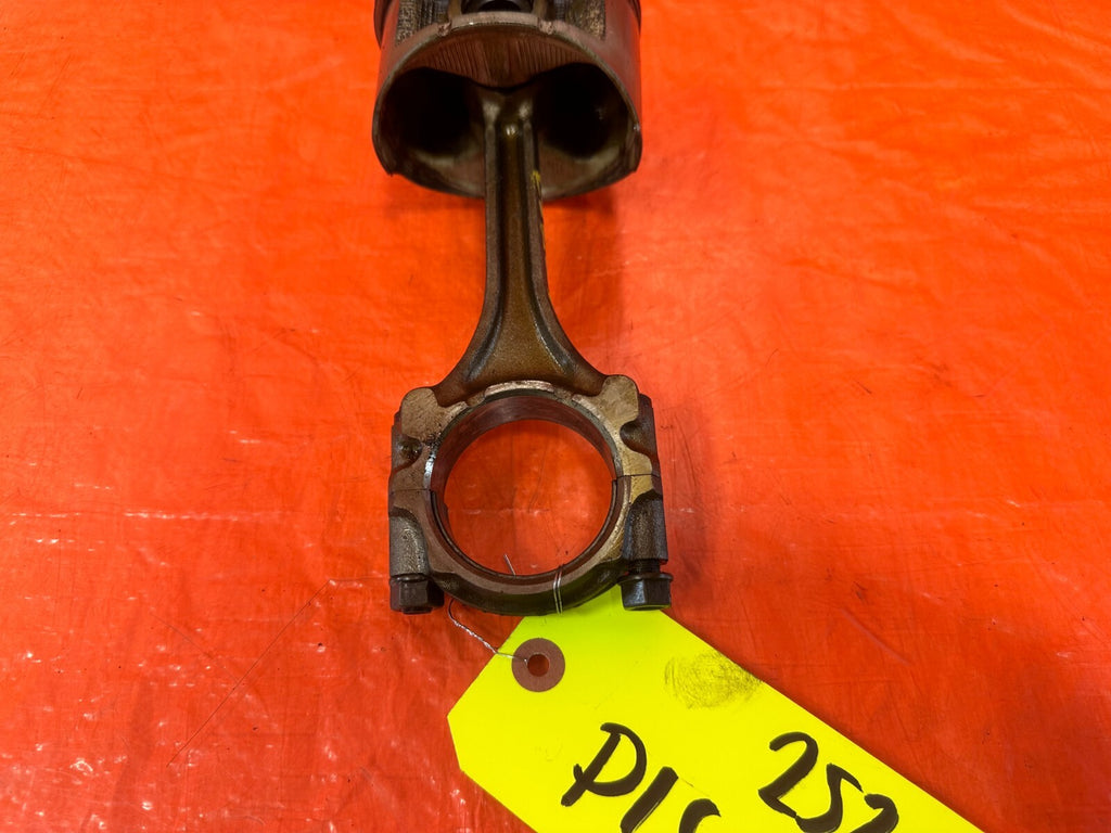 97 01 HONDA PRELUDE   H22 H22A H22A4   PISTON AND CONNECTING ROD   OEM #252 35