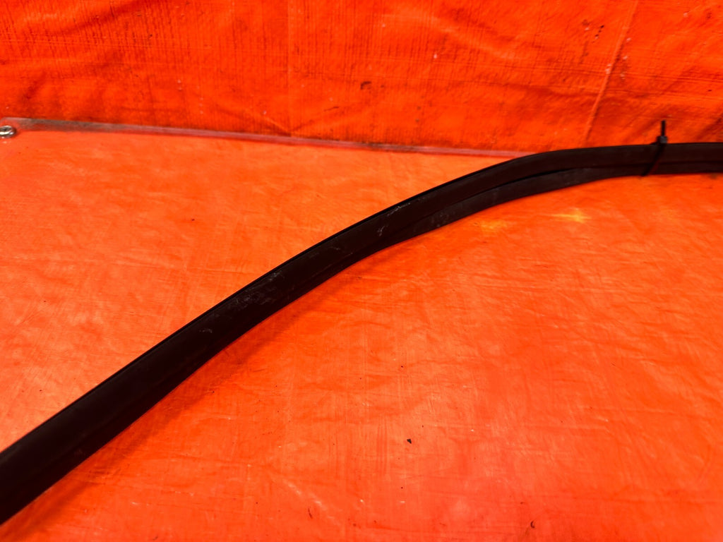 96 00 HONDA CIVIC SEDAN 4D   TOP OF THE ROOF WEATHER STRIP DRIP RETAINER OEM 2977