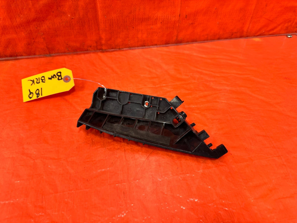 14 22 INFINITI Q50   PASSENGER RIGHT   TOP OF THE BUMPER MOUNT BRACKET CLIP OEM2
