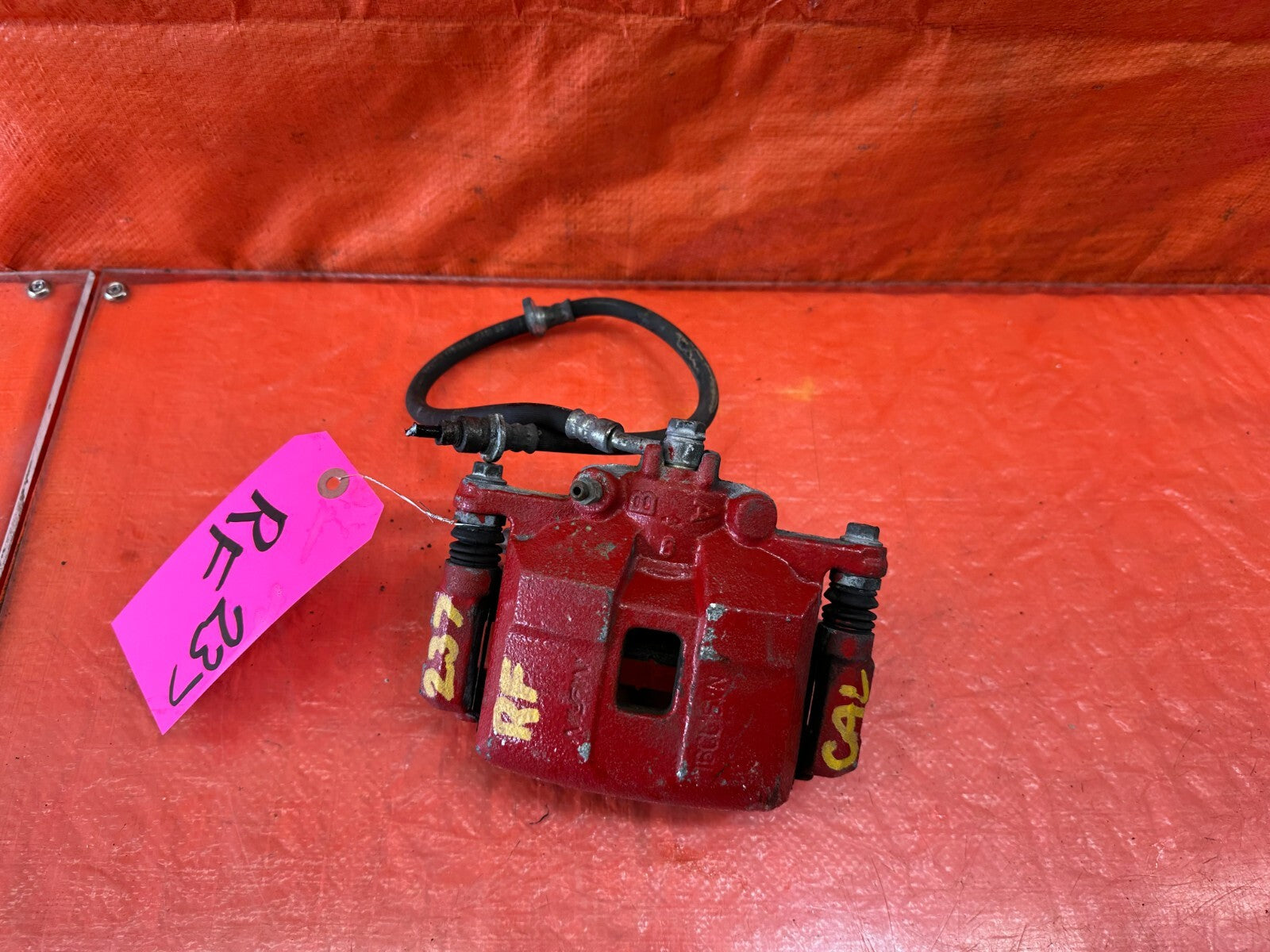 06 11 HONDA CIVIC SI   PASSENGER RIGHT FRONT   BRAKE CALIPER & BRACKET   OEM 2374