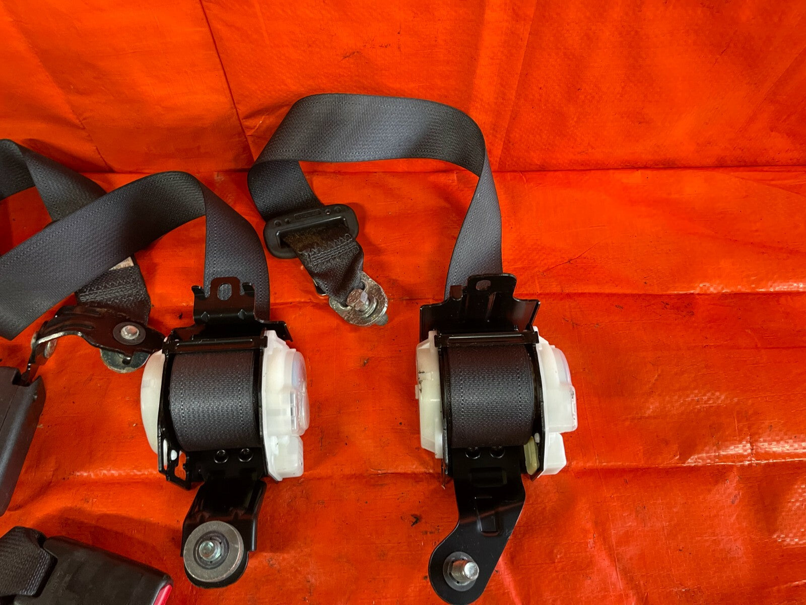 09 10 ACURA RL   REAR BACK SEAT   SEAT BELT SET   BELTS LEFT RIGHT CENTER   OEM3