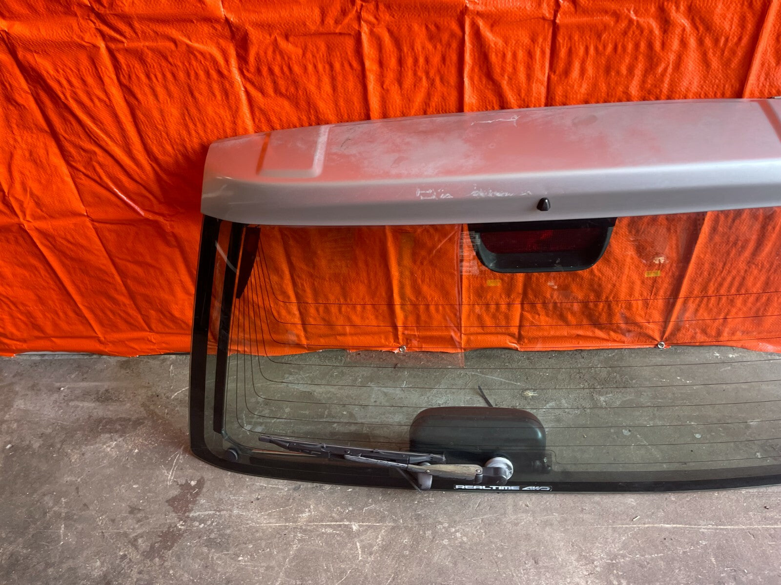 97 01 HONDA CR V CRV   REAR HATCH WINDSHIELD W/ GLASS, WIPER AND TRIM   OEM OE7