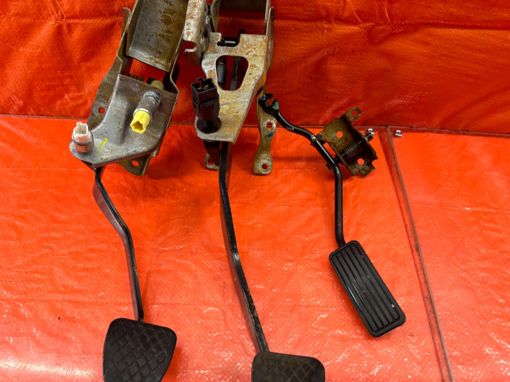02 05 HONDA CIVIC SI EP3 HATCH   MANUAL PEDALS   GAS BRAKE CLUTCH   OEM #2136