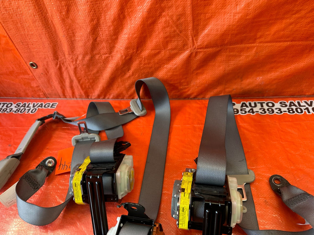2009 09 LEXUS ES350   REAR SEAT BELT SET   LEFT & RIGHT SEAT BELTS GRAY OEM 2447