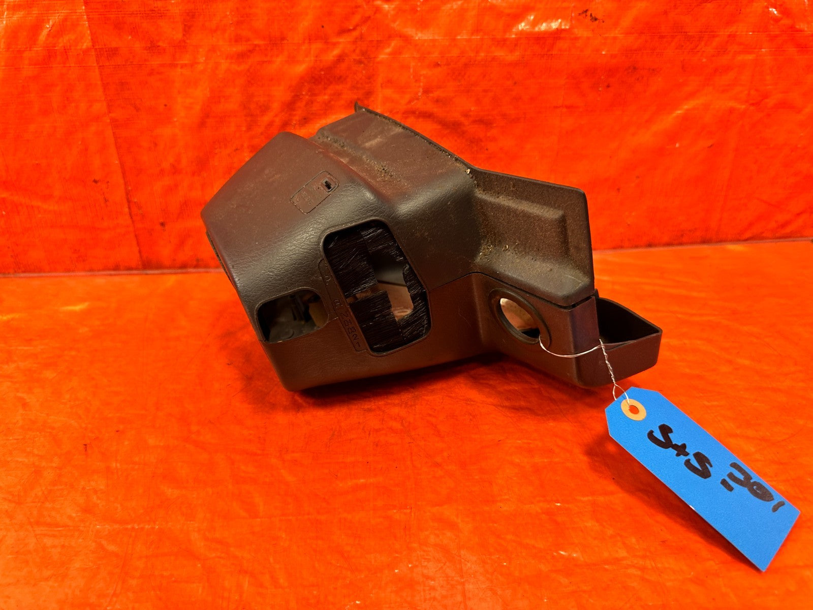 97 98 HONDA CR V CRV   KEY IGNITION STEERING COLUMN COVER TOP BOTTOM   OEM 3011