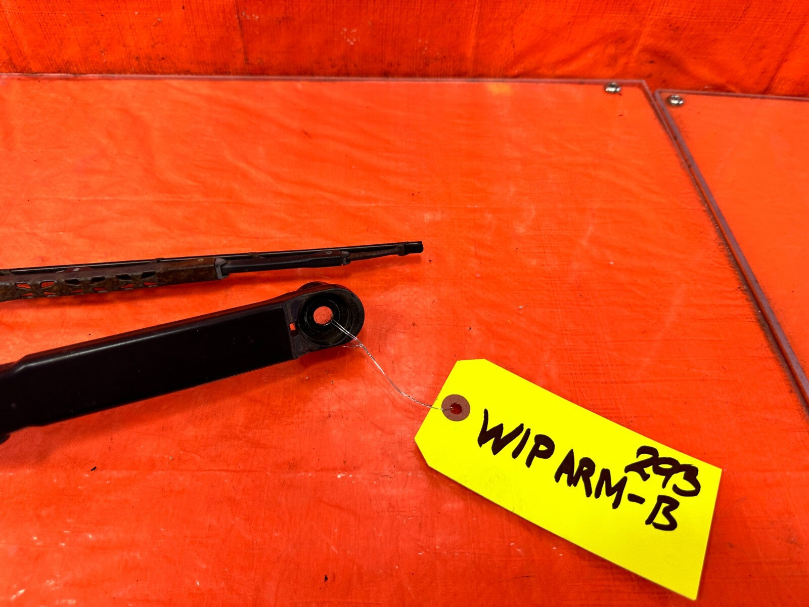 13 24 SUBARU BRZ   LEFT & RIGHT WINDSHIELD WIPER ARMS   OEM FACTORY #2931