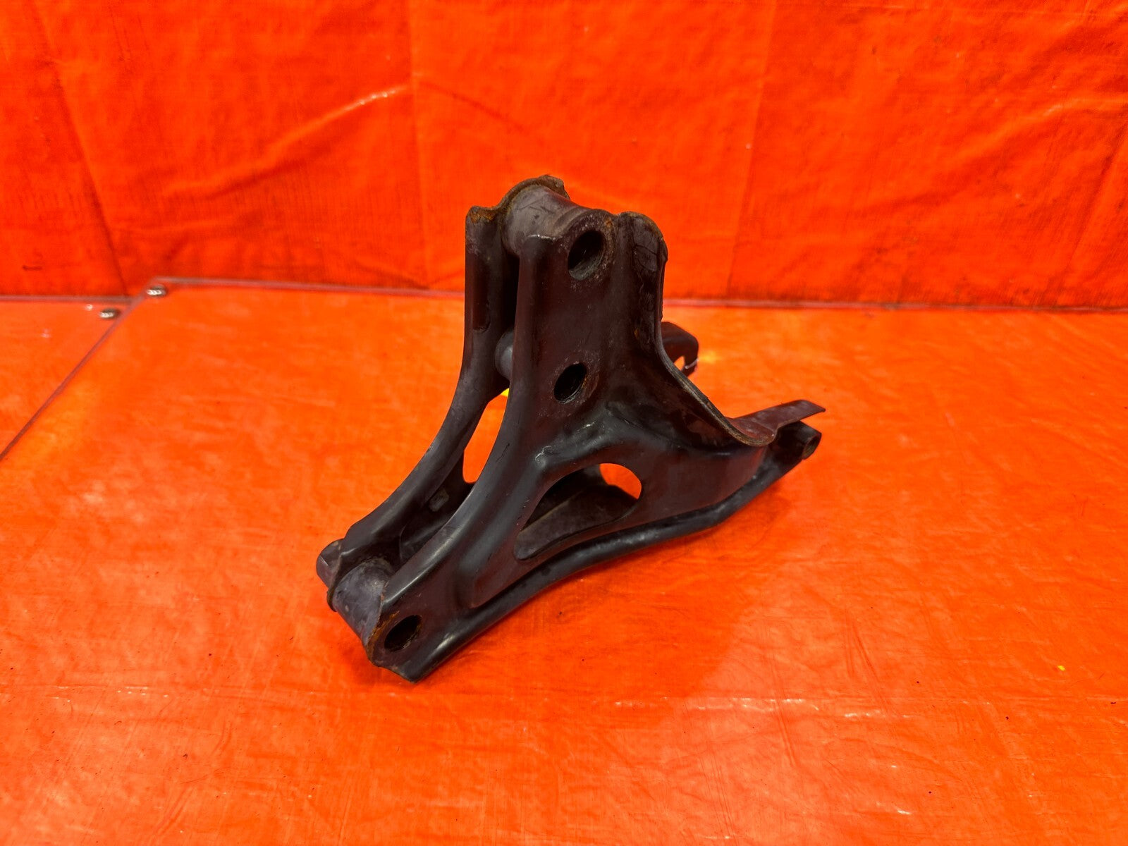 92/95 HONDA CIVIC D16 5 SPEED MANUAL STICK SHIFT REAR TRANSMISSION BRACKET SOHC3