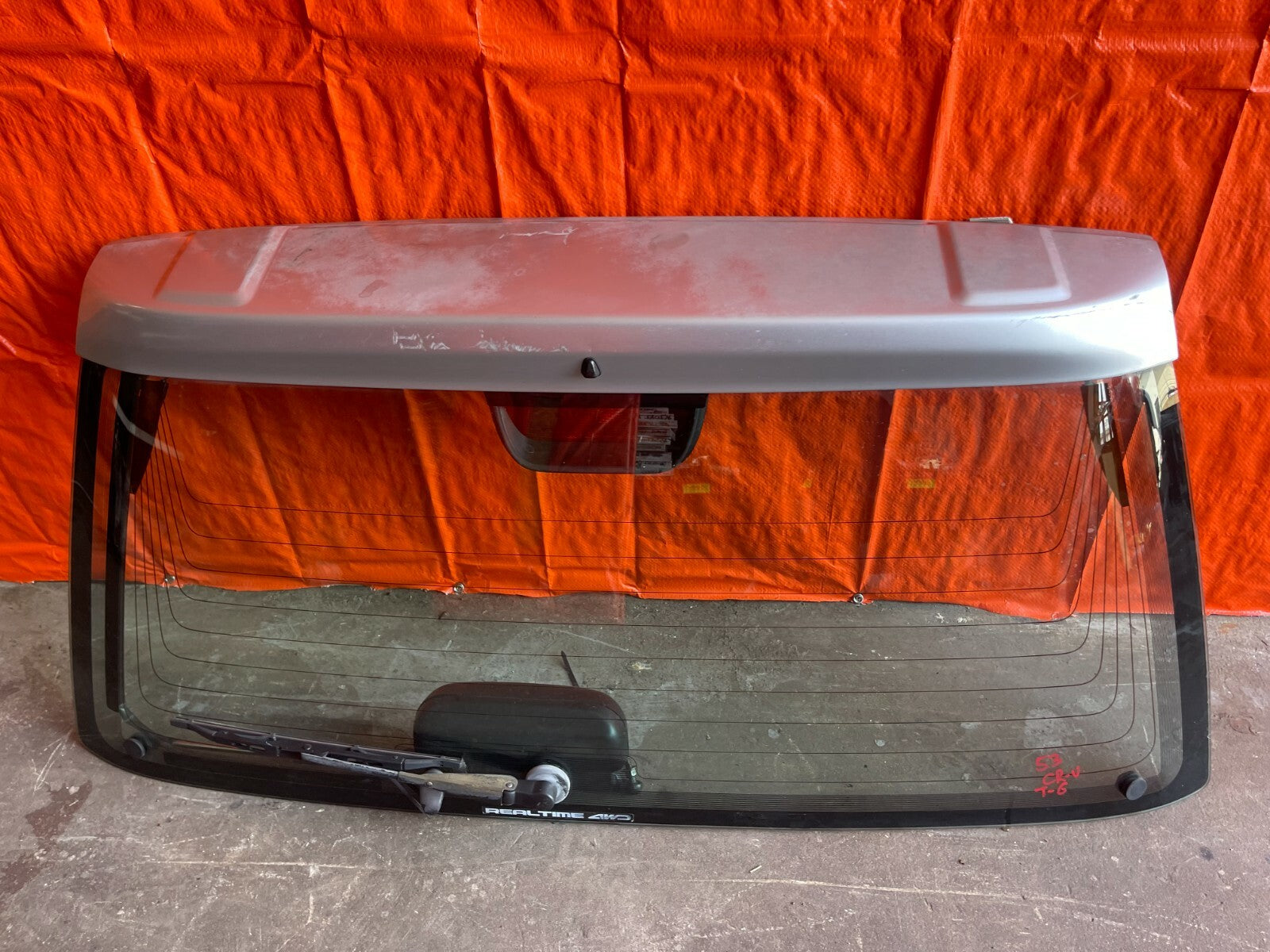 97 01 HONDA CR V CRV   REAR HATCH WINDSHIELD W/ GLASS, WIPER AND TRIM   OEM OE6
