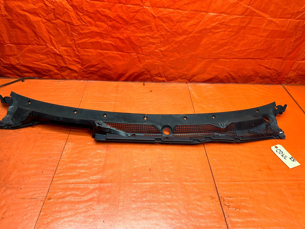 94 01 ACURA INTEGRA FRONT WINDSHIELD WIPER COWL PLASTIC TRIM OEM #3310