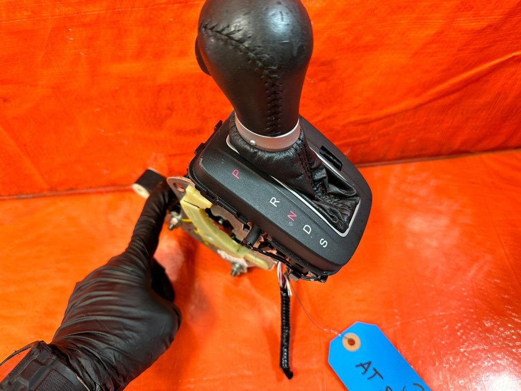 11 14 ACURA TSX   AUTOMATIC TRANSMISSION SHIFTER / GEAR SELECTOR   OEM 3211