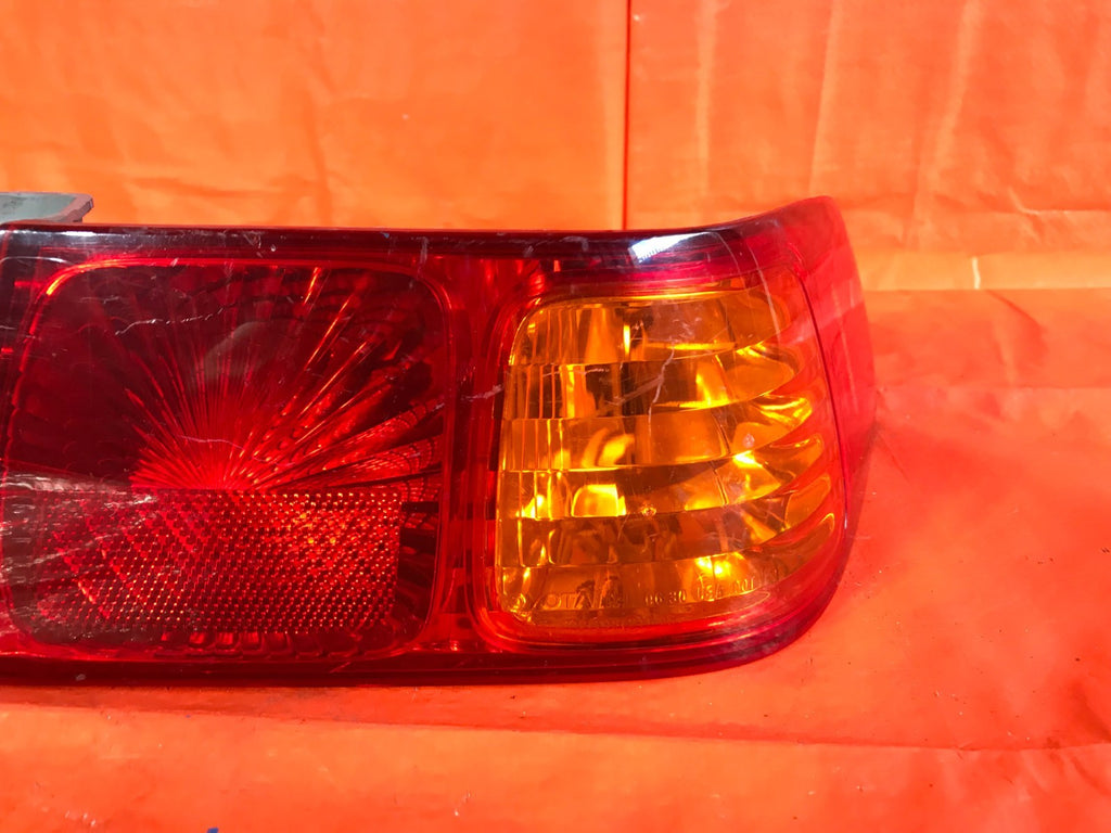 OEM 2000 00 TOYOTA CAMRY PASSENGER RIGHT OUTER TAIL LIGHT LAMP R RH3