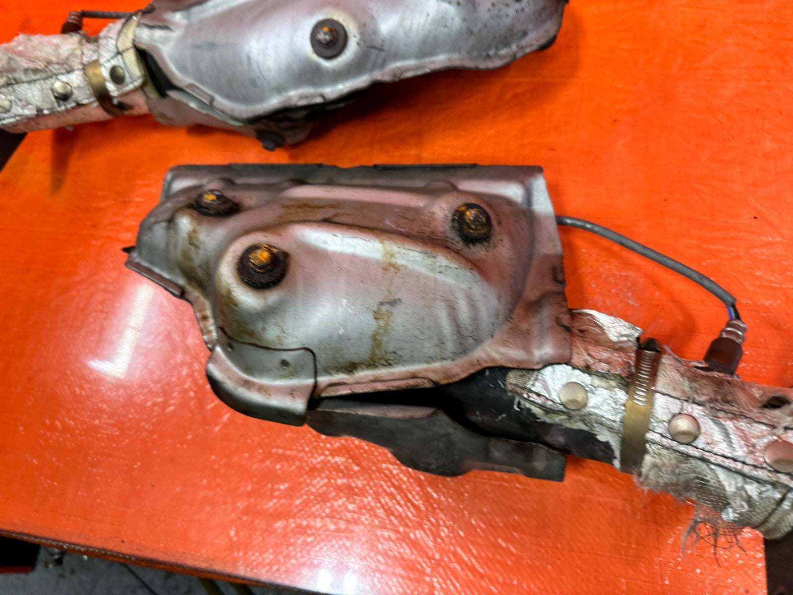 08 15 INFINITI G37 COUPE & CONVERTIBLE   VQ37 EXHAUST MANIFOLDS   OEM 3114