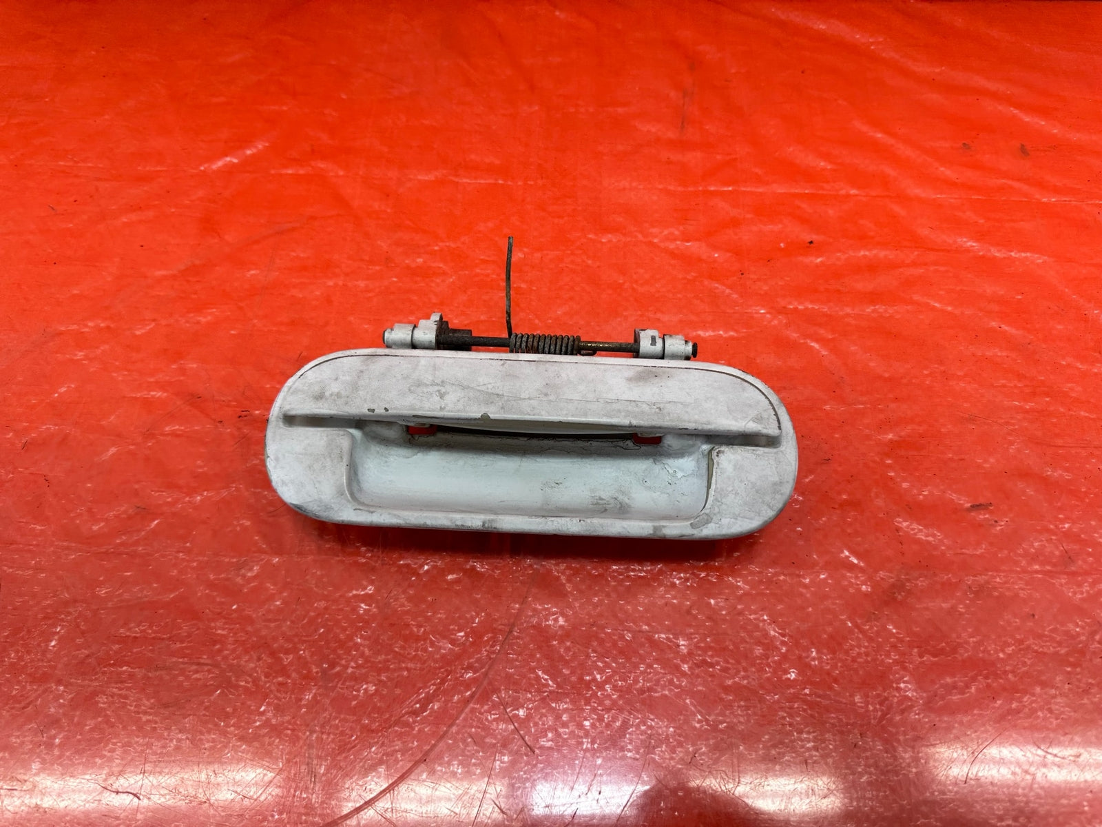 95 98 HONDA ODYSSEY   PASSENGER RIGHT REAR EXTERIOR DOOR HANDLE WHITE OEM #1930