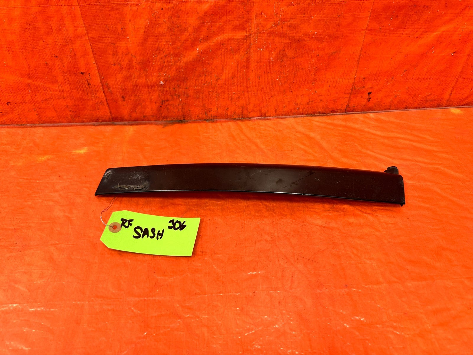02 05 HONDA CIVIC SI EP3 HATCH   RIGHT DOOR SASH TRIM MOLDING STRIP B PILLAR OEM0