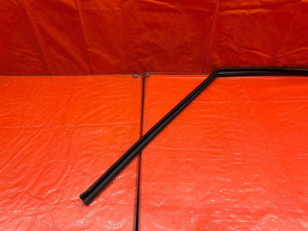 09 14 ACURA TSX   DRIVER LEFT FRONT WINDOW GLASS RUN CHANNEL   OEM FACTORY #2334