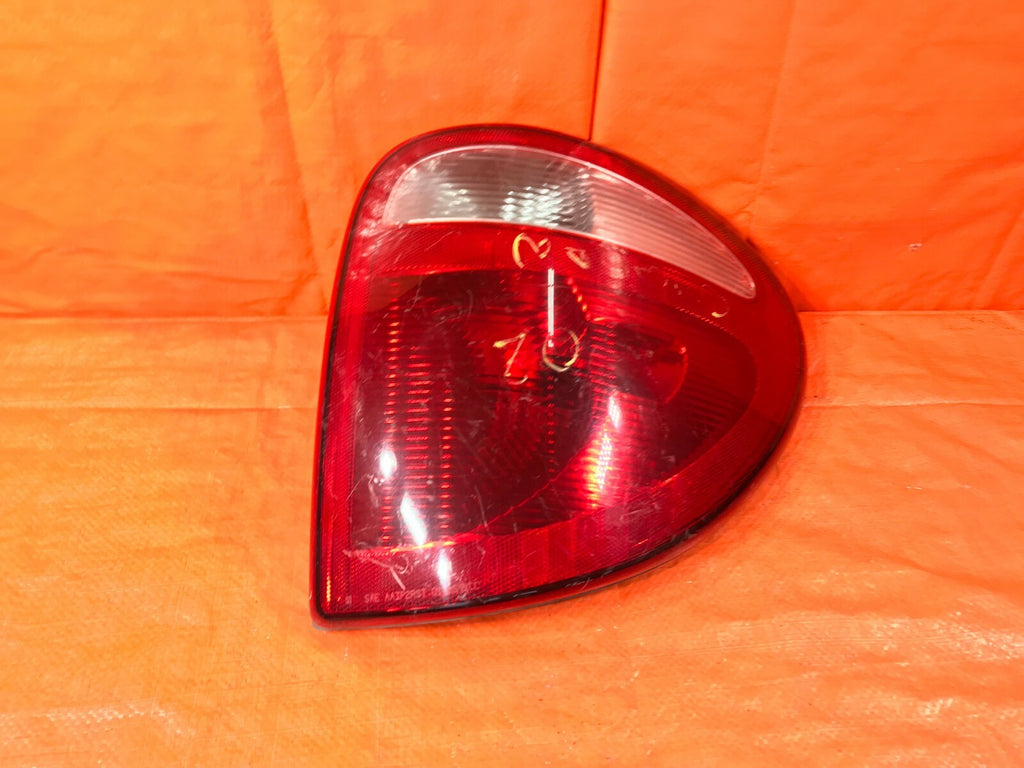 OEM 2003 03 DODGER CARAVAN PASSENGER RIGHT TAIL LIGHT LAMP R RH 0