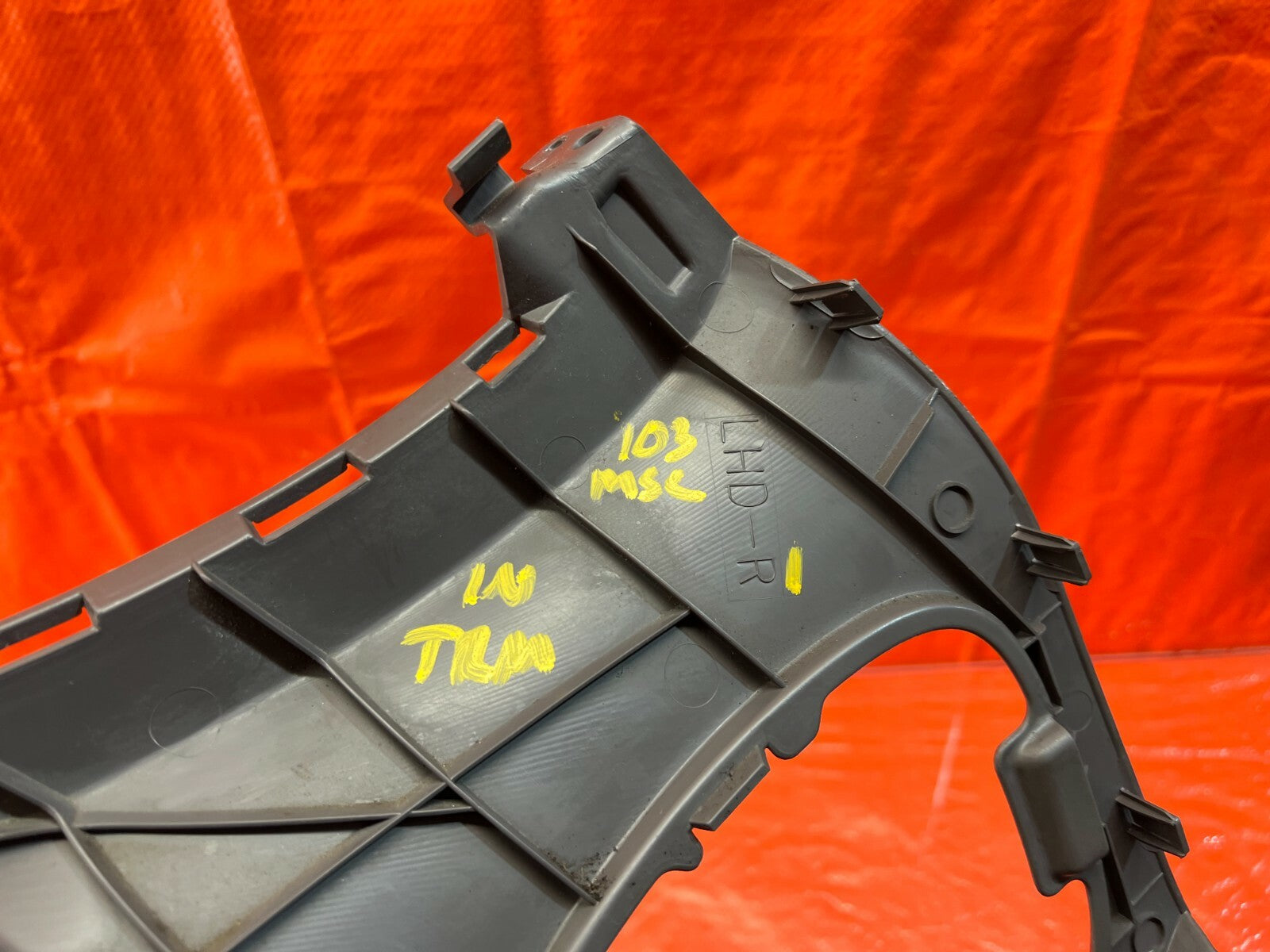 00 02 TOYOTA CELICA   CENTER CONSOLE COVER TRIM PASSENGER RIGHT SIDE   OEM #10310