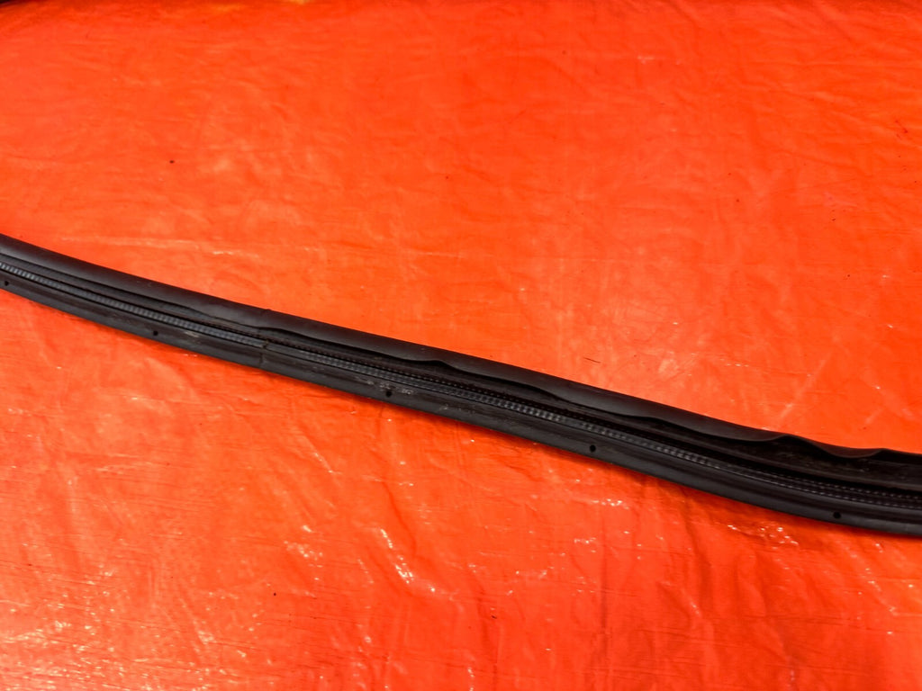 04 08 ACURA TSX   RIGHT FRONT DOOR TO CHASSIS WEATHER STRIP OPEN TRIM OEM #2758
