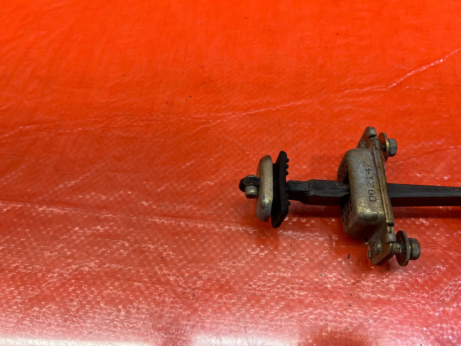 98 02 HONDA ACCORD SEDAN   DRIVER LEFT REAR DOOR CHECKER HINGE ARM STOPPER OEM7