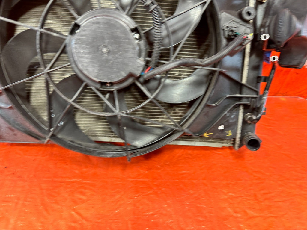 HYUNDAI GENESIS COUPE RADIATOR TANK COOLING FANS & CONDENSER  LITE DAMAGE 31811