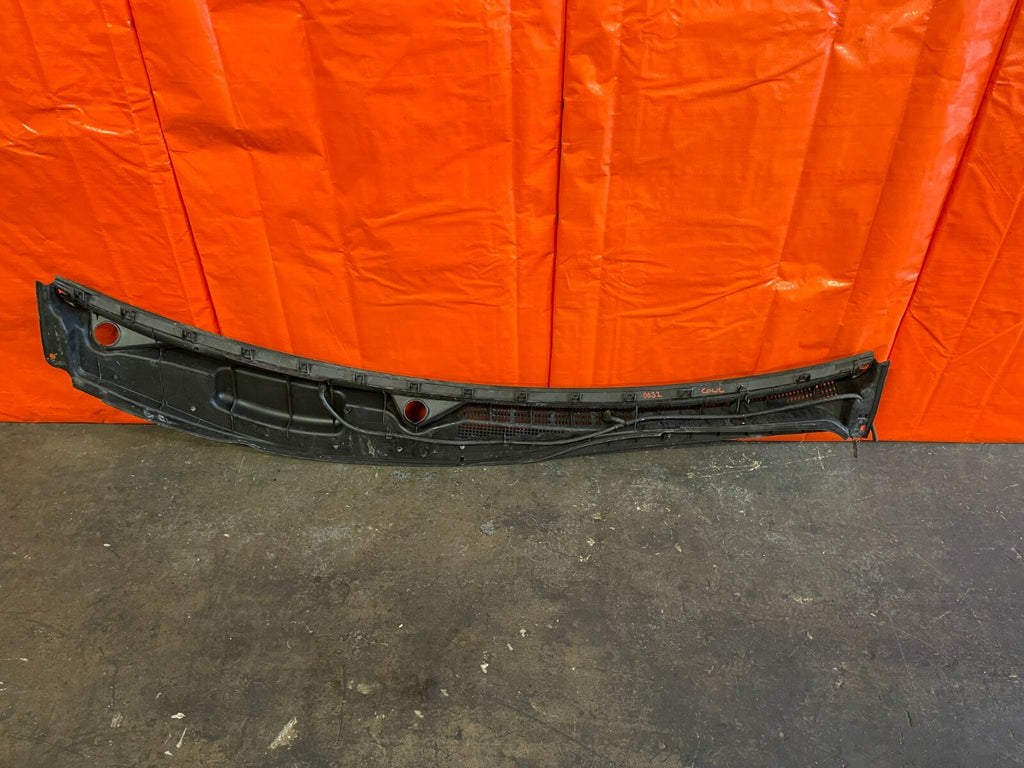 10 12 HYUNDAI GENESIS 2D COUPE   WINDSHIELD WIPER COWL   86150 2M000   OEM OE6