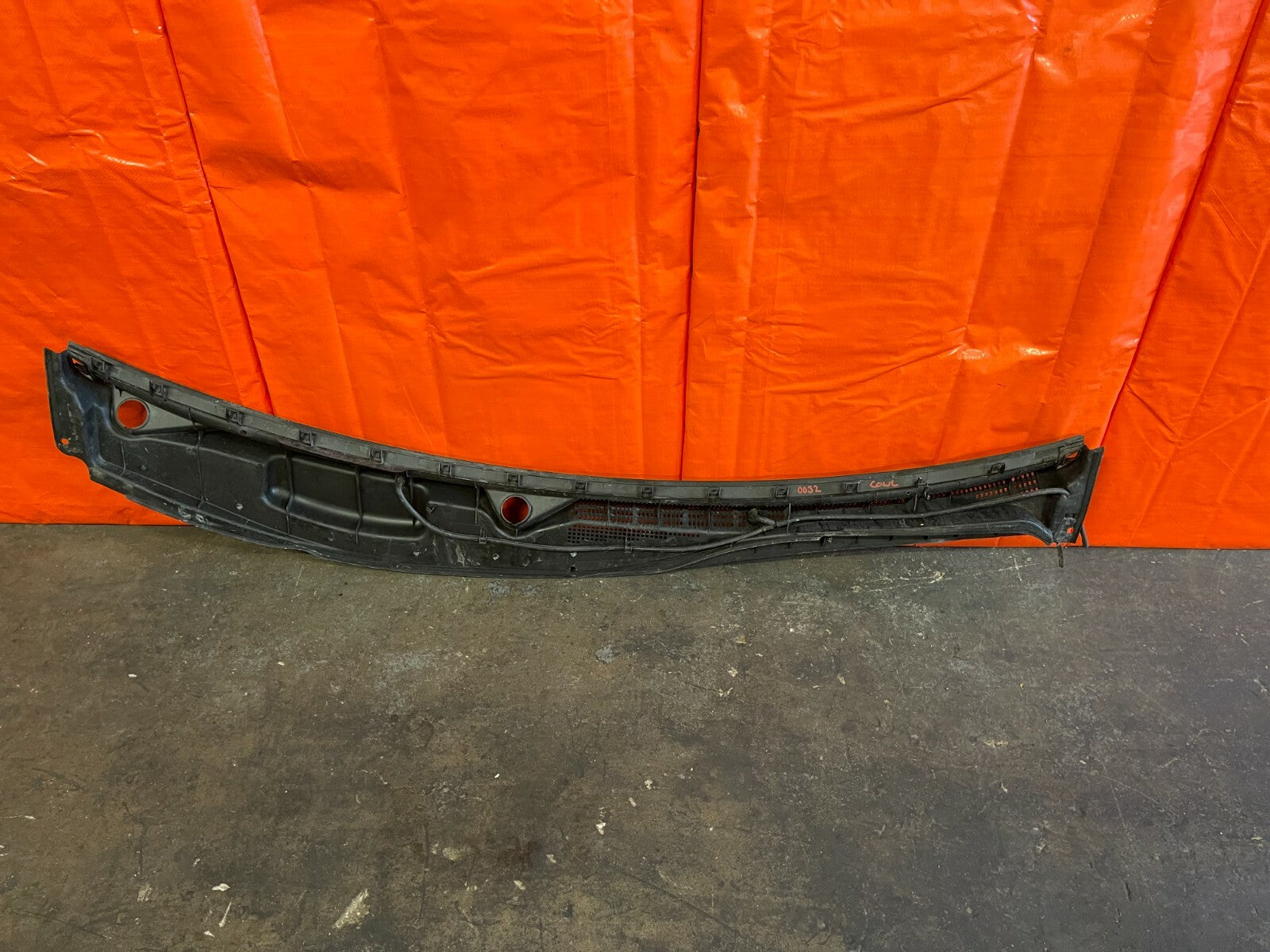 10 12 HYUNDAI GENESIS 2D COUPE   WINDSHIELD WIPER COWL   86150 2M000   OEM OE6