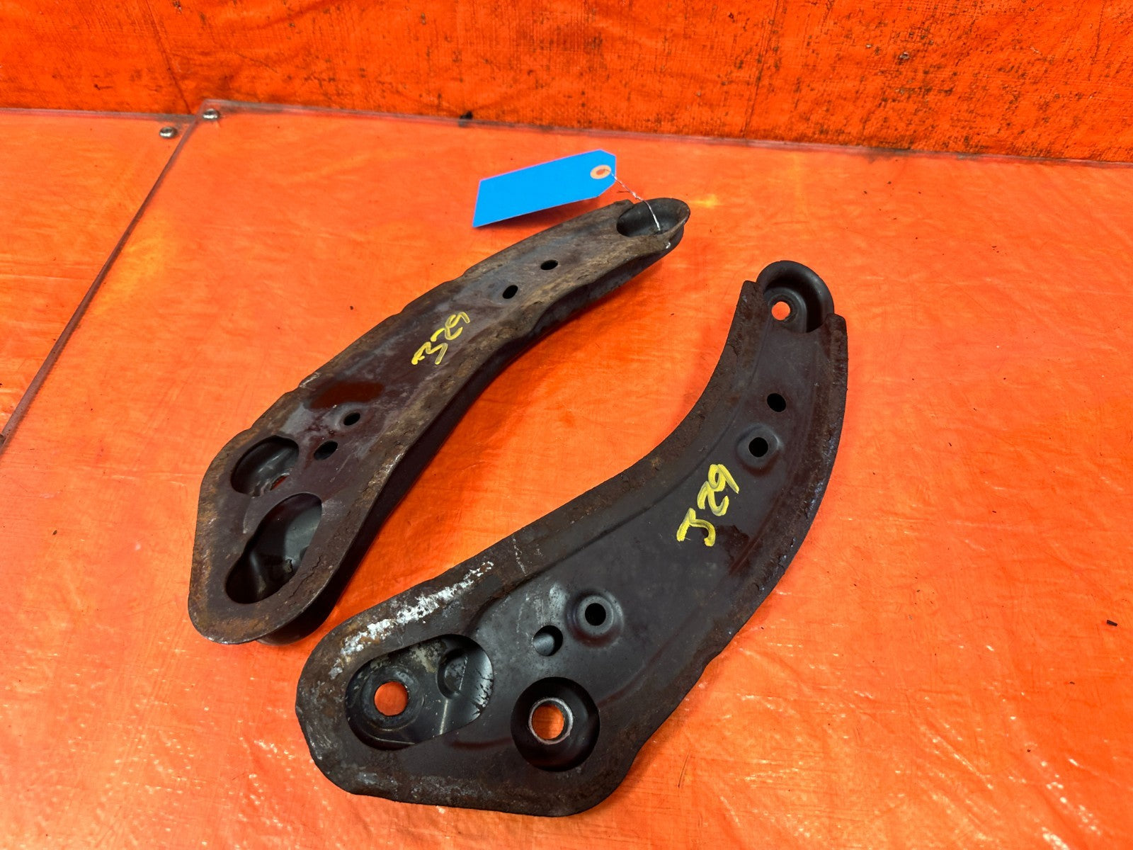 2013 13 INFINITI G37 S CONVERTIBLE   FRONT SUB FRAME BRACKETS   OEM #3290