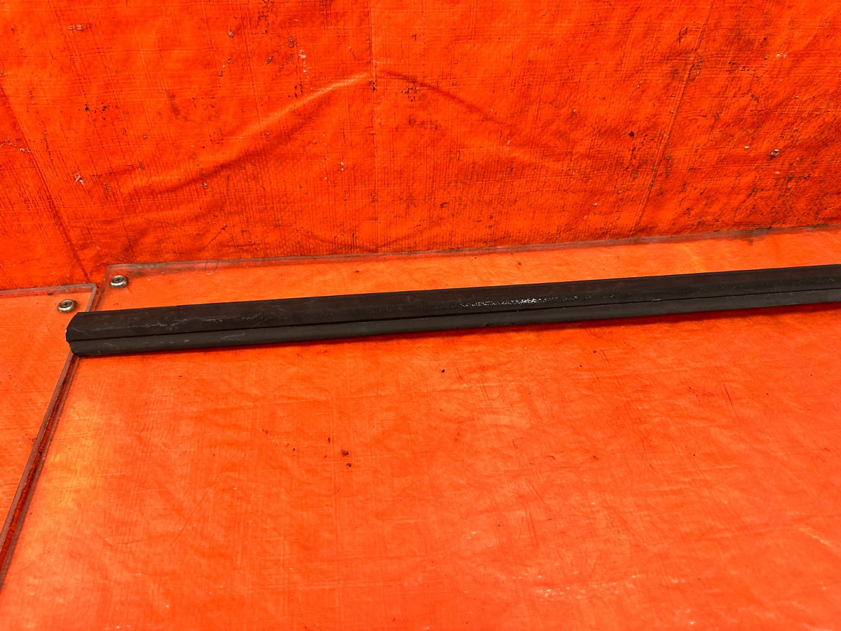 90-91 HONDA CIVIC HATCHBACK - DRIVER LEFT EXTERIOR WINDOW GLASS TRIM - OEM 3173