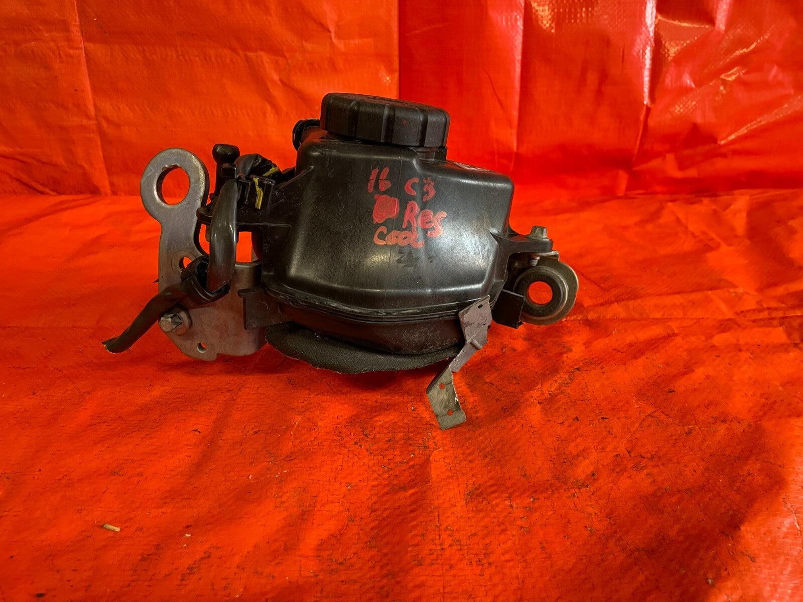 15 19 MERCEDES BENZ C300 SEDAN   COOLANT EXPANSION TANK RADIATOR RESERVOIR   OEM0