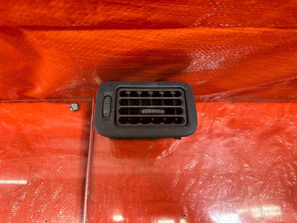 96 00 HONDA CIVIC   SEDAN   RIGHT SIDE AC AIR CONDITIONING VENT   GRAY   OEM 1620