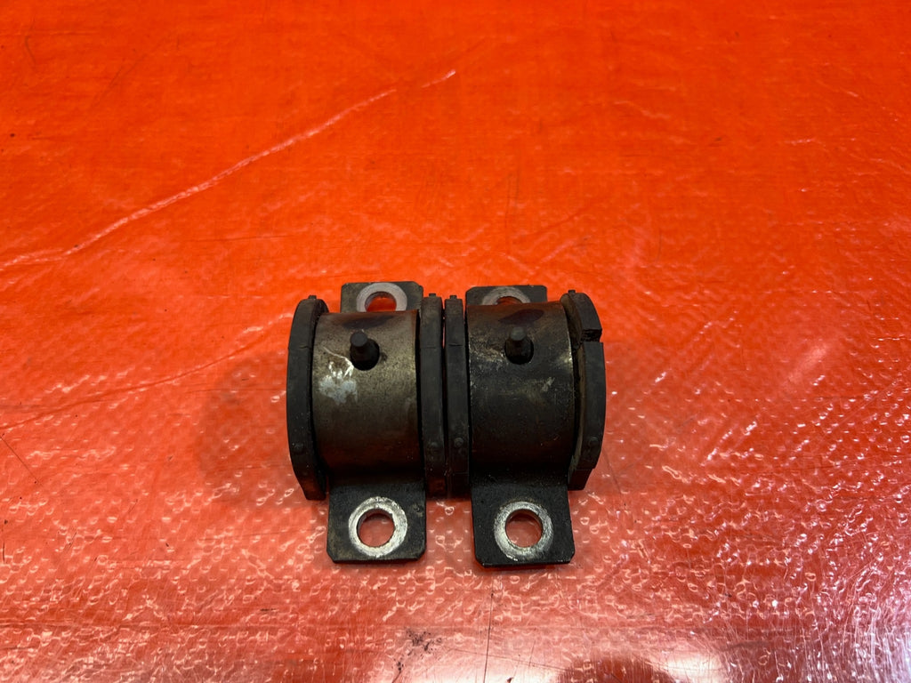 08 15 LANCER EVOLUTION X EVO 10   FRONT SWAY BAR MOUNTING BRACKET & BUSHING SET5