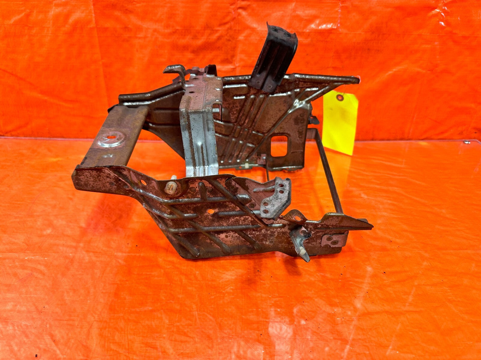 88 89 HONDA CRX   RADIO BRACKET INSTRUMENT CONSOLE CENTER BRACKET   OEM #2779