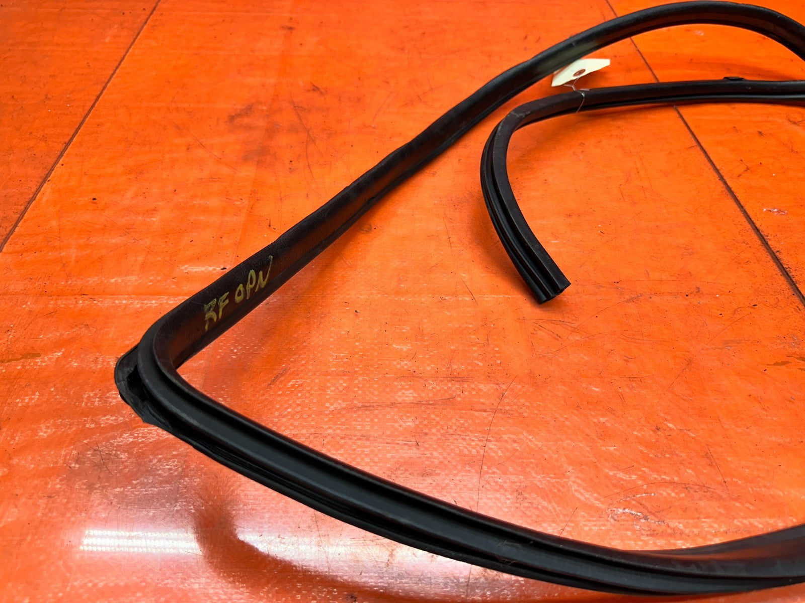 92 96 HONDA PRELUDE RIGHT DOOR OPENING WEATHERSTRIP OEM #33216