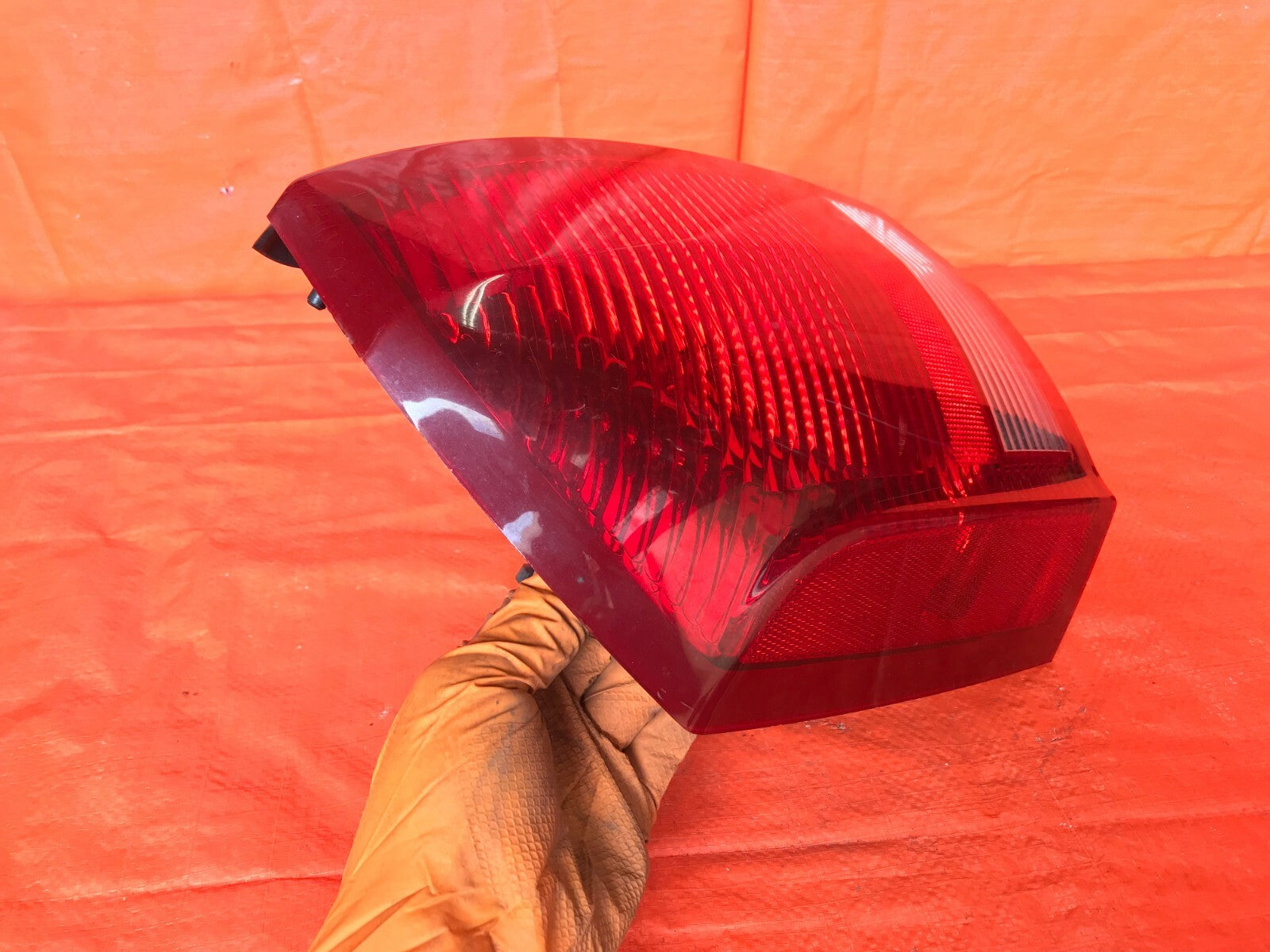 OEM 2005 2006 2007 CHRYSLER 300   BASE MODEL   TAIL LIGHT LAMP 05 06 077