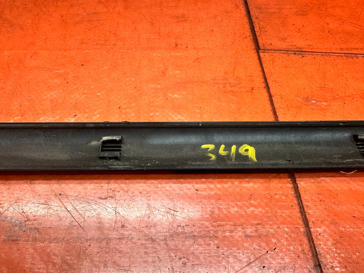 94-01 ACURA INTEGRA 2D COUPE RIGHT PASSENGER REAR QUARTER PANEL MOULDING OEM #349