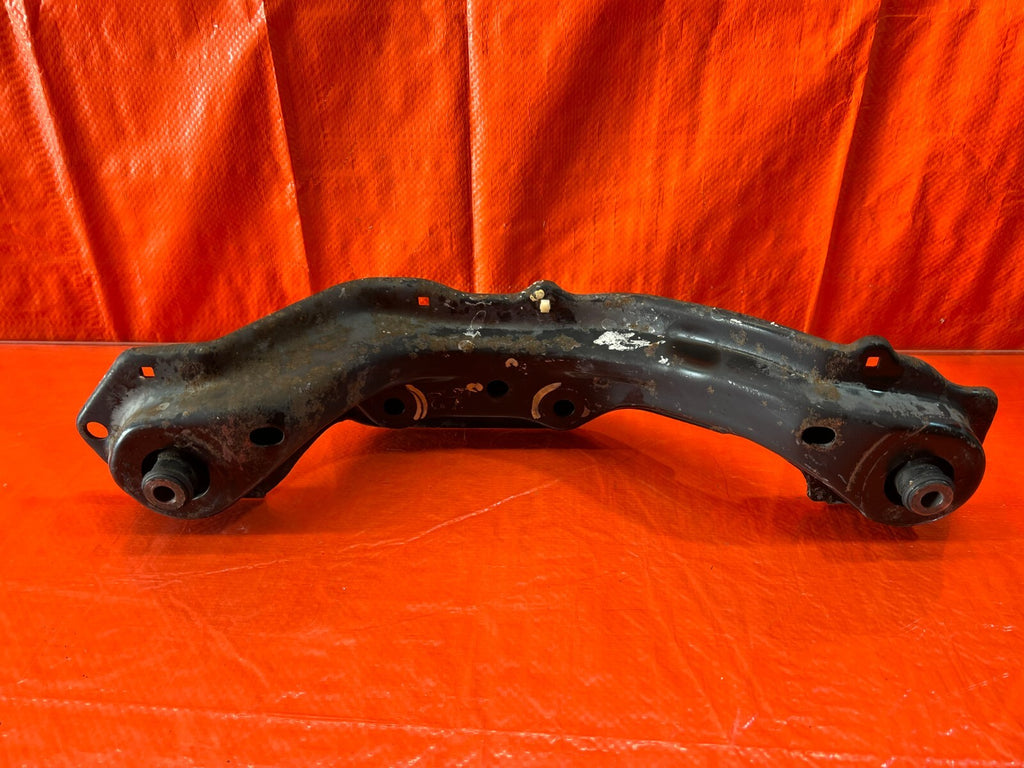 97 01 HONDA CR V CRV   REAR DIFFERENTIAL DIFF MOUNTING BRACKET   OEM #1217