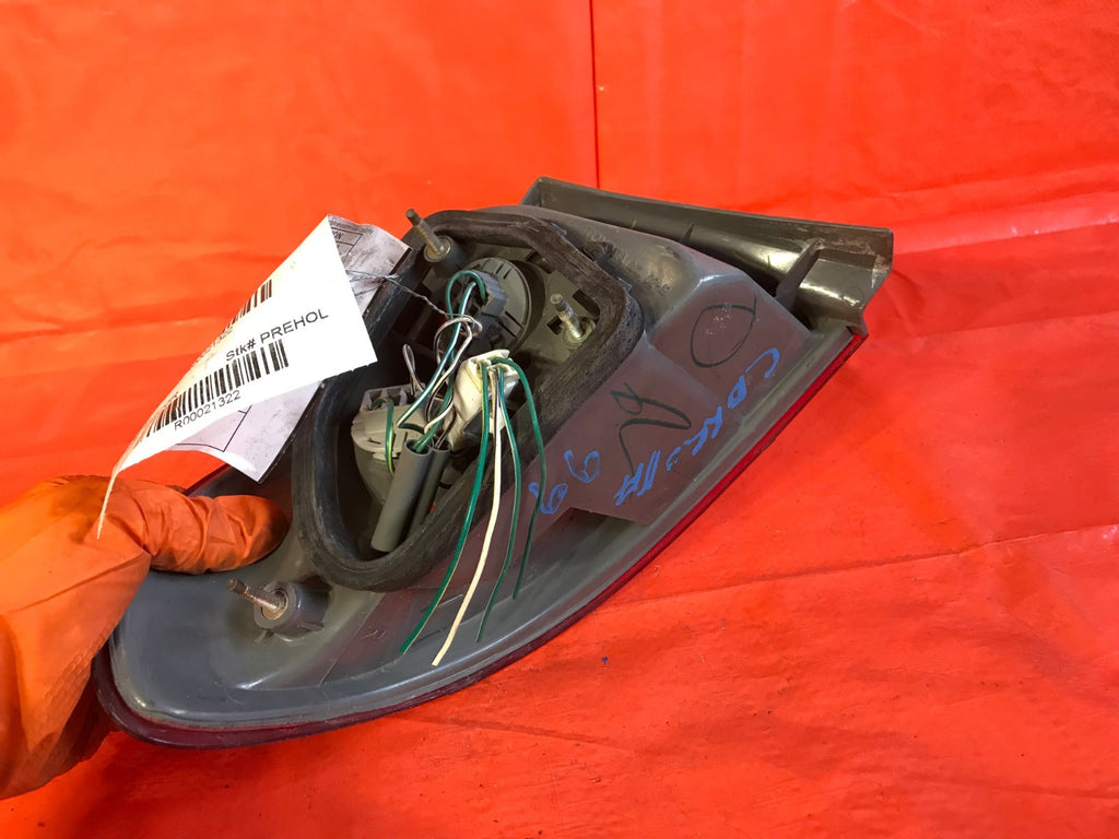 OEM 2000 00 TOYOTA COROLLA PASSENGER RIGHT TAIL LIGHT OUTER LAMP R RH7