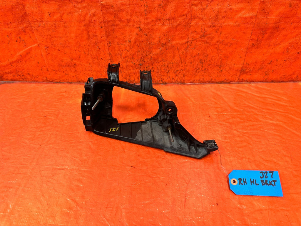 92 95 HONDA CIVIC   2D COUPE   PASSENGER RIGHT HEADLIGHT BRACKET HOUSING 3270