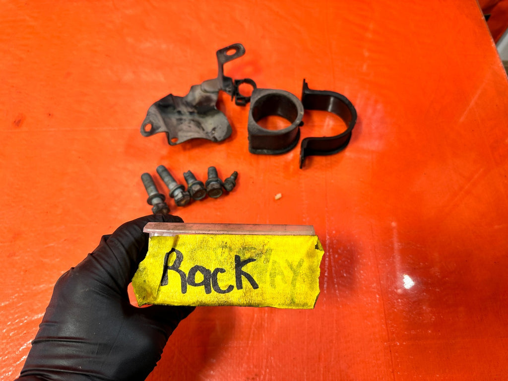 13 16 HYUNDAI GENESIS COUPE   POWER STEERING RACK MOUNTING BRACKET BRACE OEM 3260