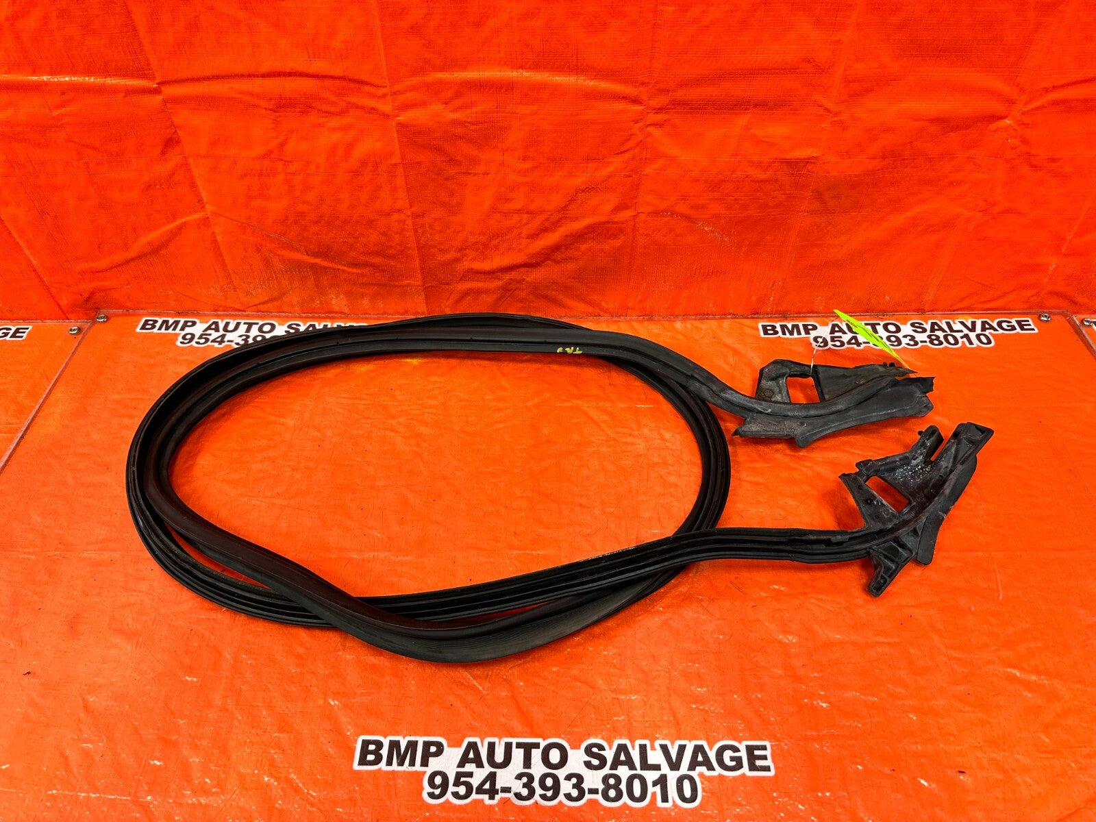 02 10 LEXUS SC430   REAR CONVERTIBLE TOP WEATHER STRIP RUBBER GASKET   OEM #2610