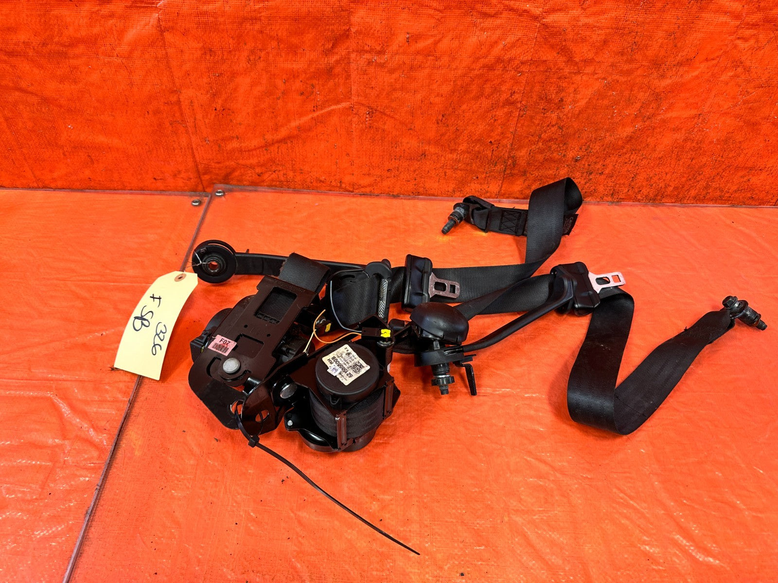 10 16 HYUNDAI GENESIS COUPE   LEFT & RIGHT FRONT SEAT BELTS   BLACK   OEM #3260