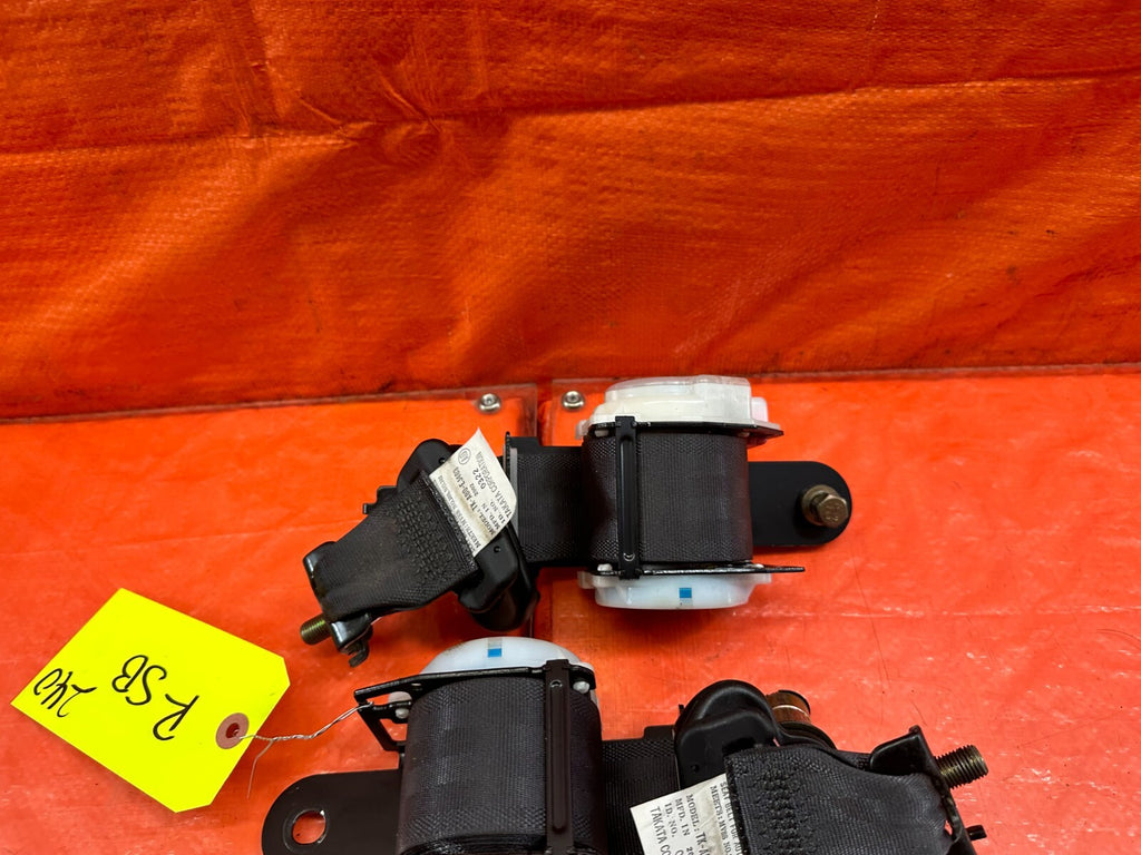 02 06 ACURA RSX TYPE S & BASE   REAR SEAT BELT SET LEFT RIGHT BLACK OEM #2404