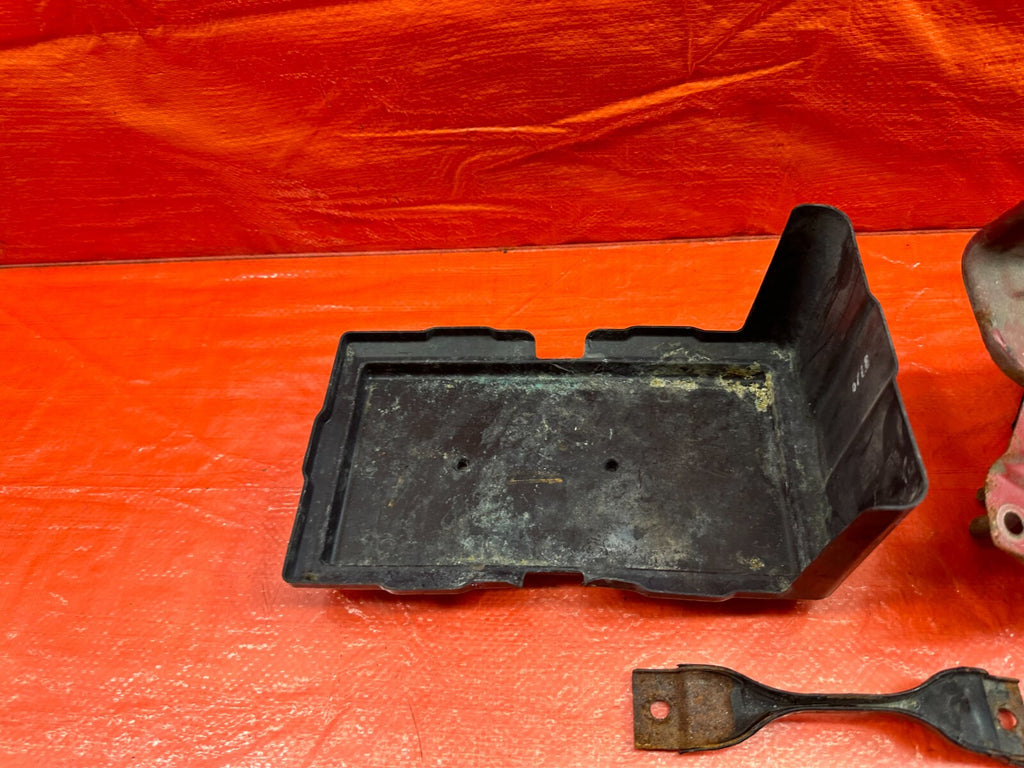 06 11 HONDA CIVIC   BATTERY TRAY AND PLASTIC COMBO   OEM OE #2049