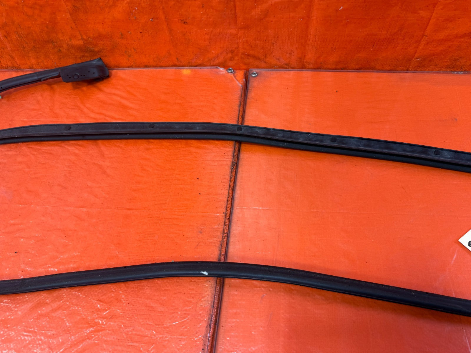08 15 INFINITI G37 & Q60 2D COUPE DRIVER LEFT DOOR MOUNTED WEATHER STRIP OEM 3285