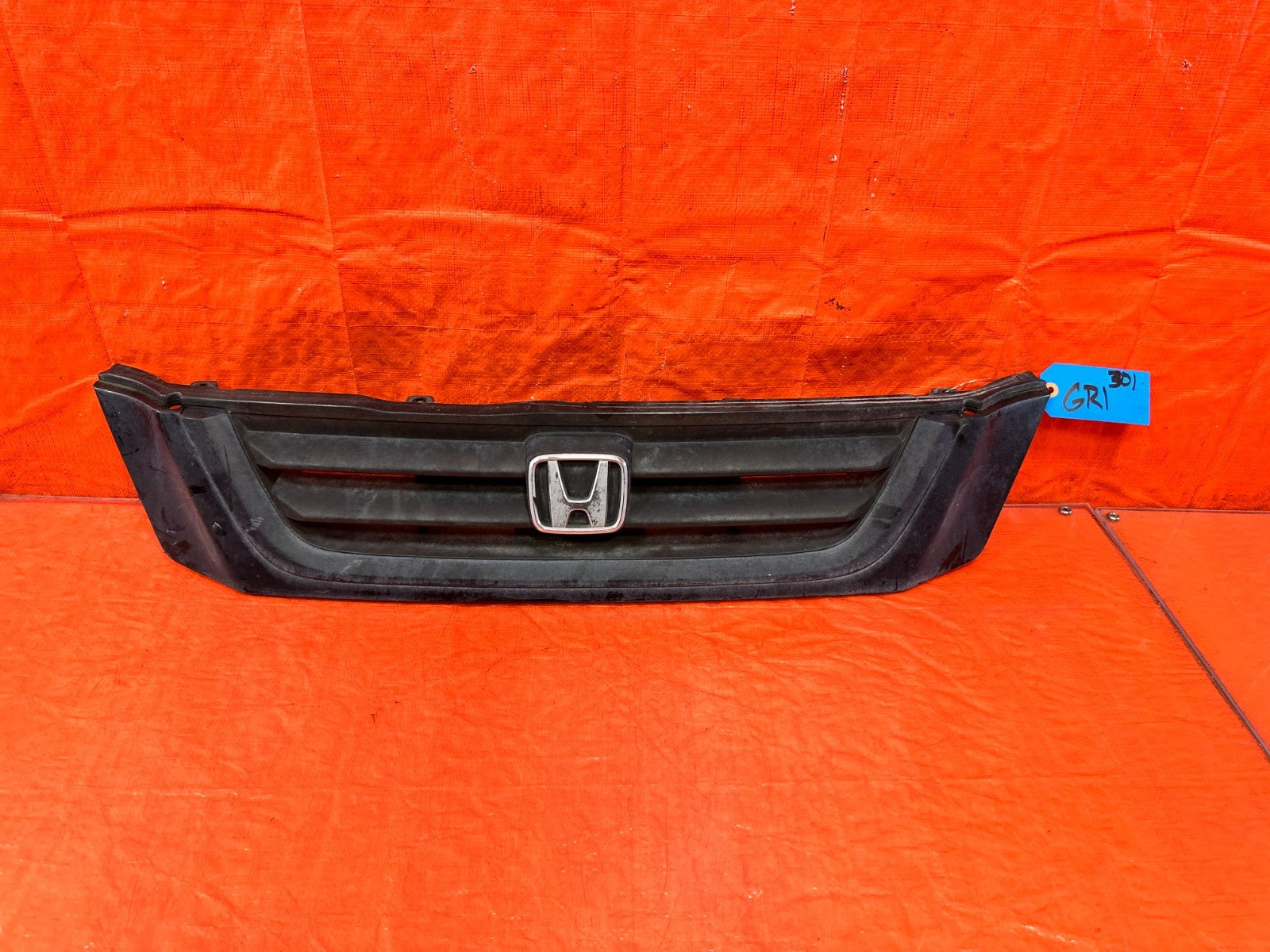 97 01 HONDA CR V CRV   FRONT BUMPER GRILLE ASSEMBLY    OEM FACTORY OE #3010