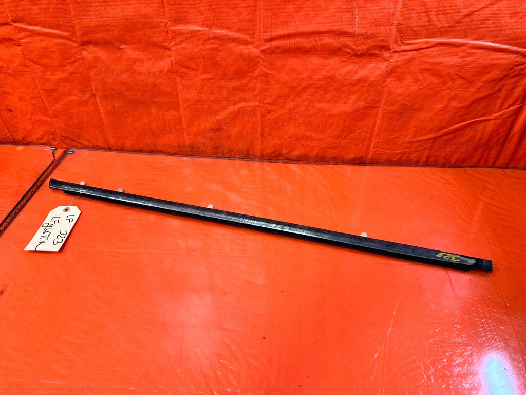 97 01 HONDA PRELUDE   DRIVER LEFT EXTERIOR WINDOW GLASS TRIM   OEM #3230