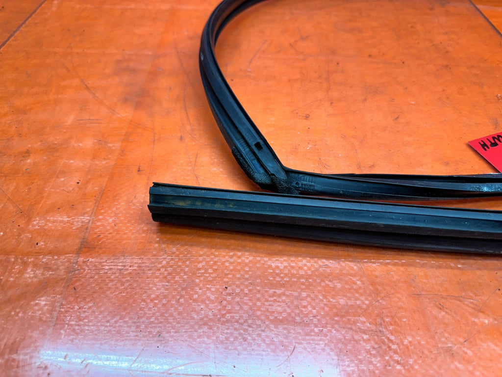 92 95 HONDA CIVIC 2D   PASSENGER RIGHT DOOR WINDOW RUN CHANNEL SEAL   OEM #33314
