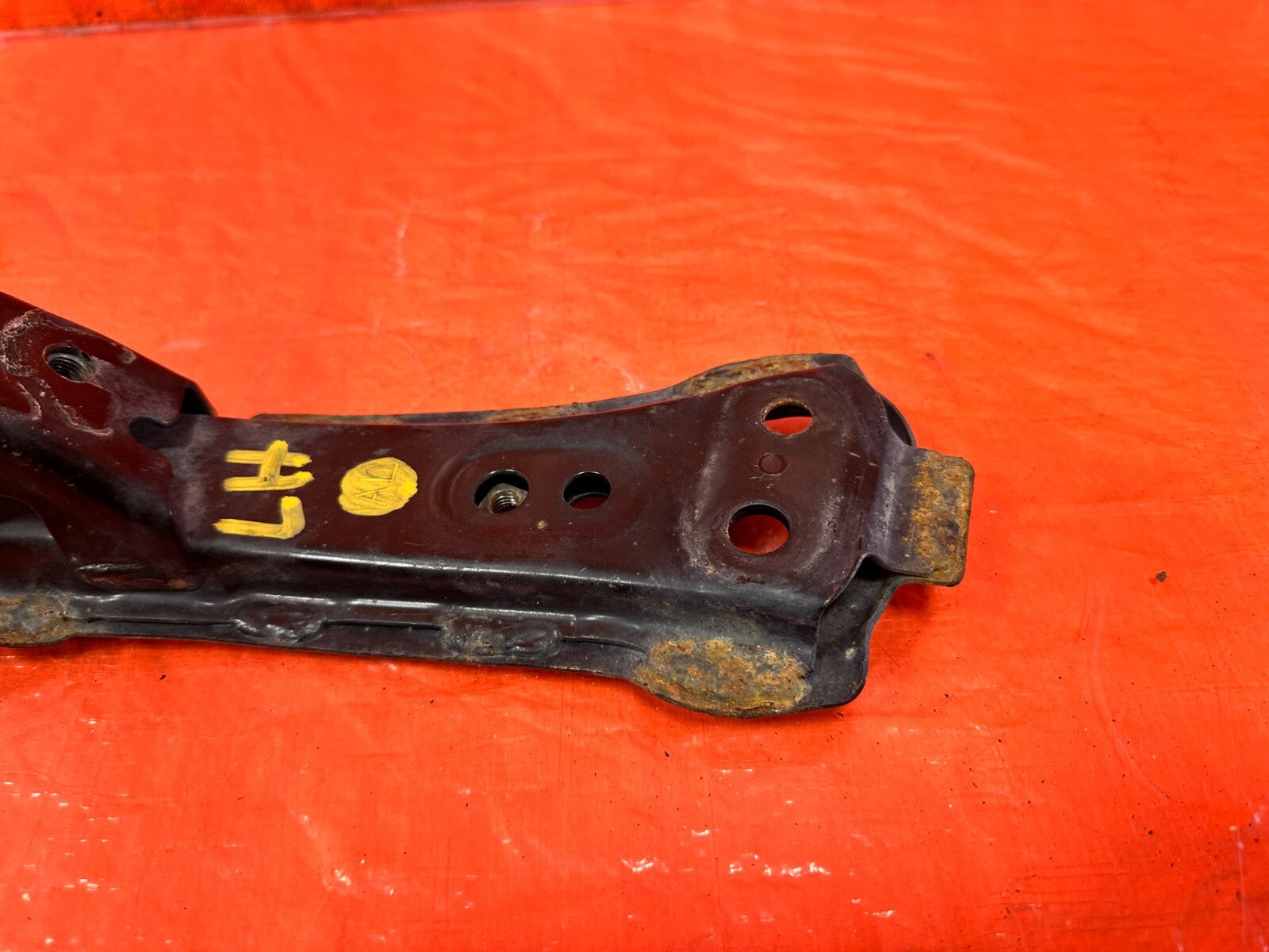 13 20 SUBARU BRZ   DRIVER LEFT SUBFRAME SWAY BAR BRACKET OEM FACTORY #2923
