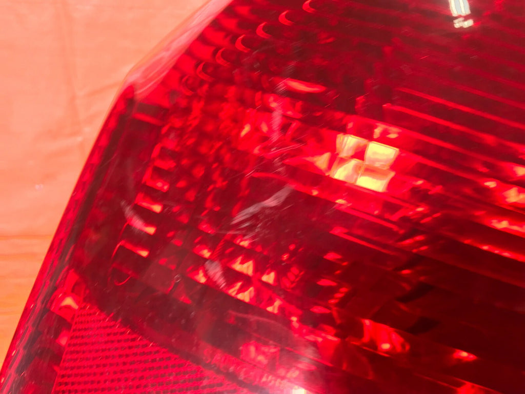 OEM 2005 2006 2007 CHRYSLER 300   BASE MODEL   TAIL LIGHT LAMP 05 06 076