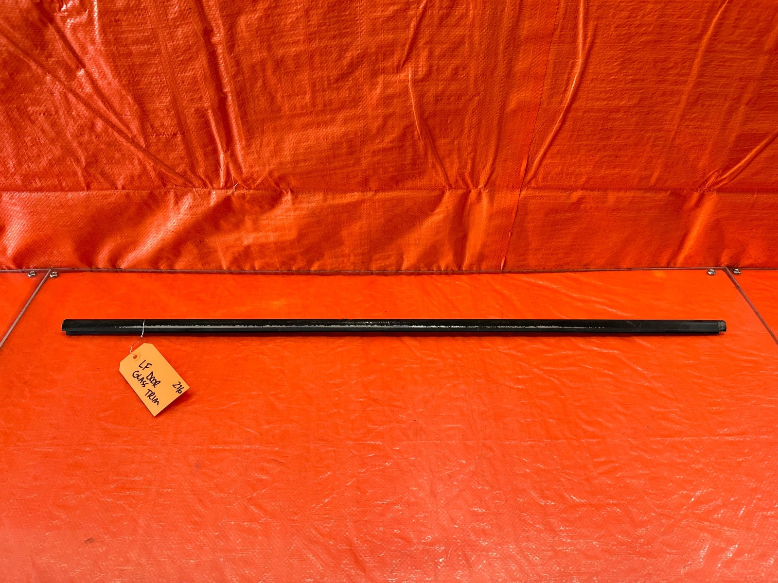 02 05 HONDA CIVIC SI EP3 HATCH   RIGHT FRONT EXTERIOR WINDOW GLASS TRIM OEM #2160